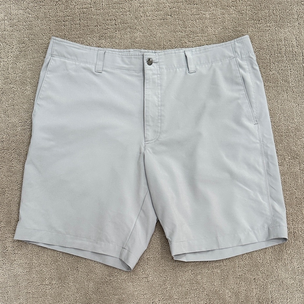 Callaway Men's Light Gray Flat Front Shorts Size 38